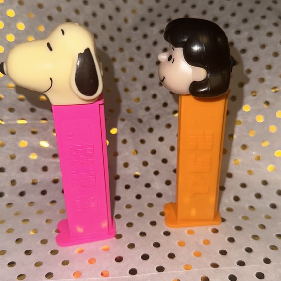 Snoopy & Lucy PEZ Candy Dispenser, Footed. - Picture 4 of 4